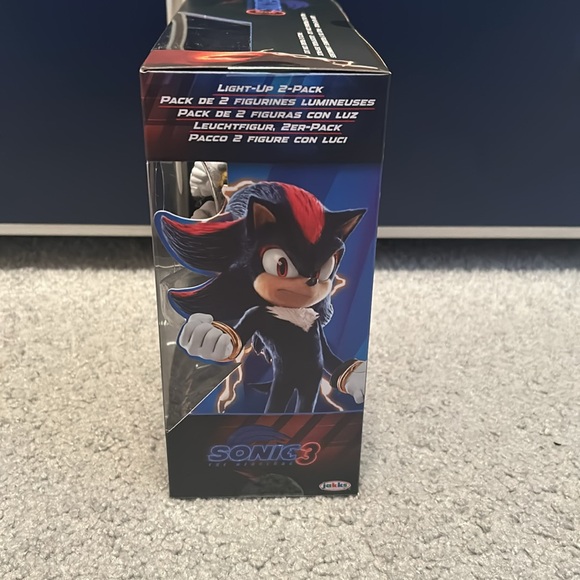 Sonic the Hedgehog 3: Super Shadow / Super Sonic Light-Up 2-Pack - Picture 7 of 11